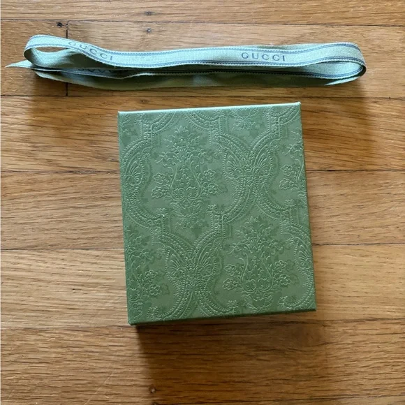 Gucci small box with ribbon - Picture 4 of 4